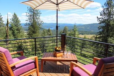 Stunning Mountaintop Home Minutes from Boat Launch