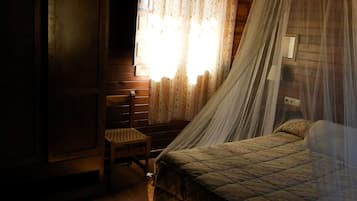 5 slaapkamers, een strijkplank/strijkijzer, beddengoed