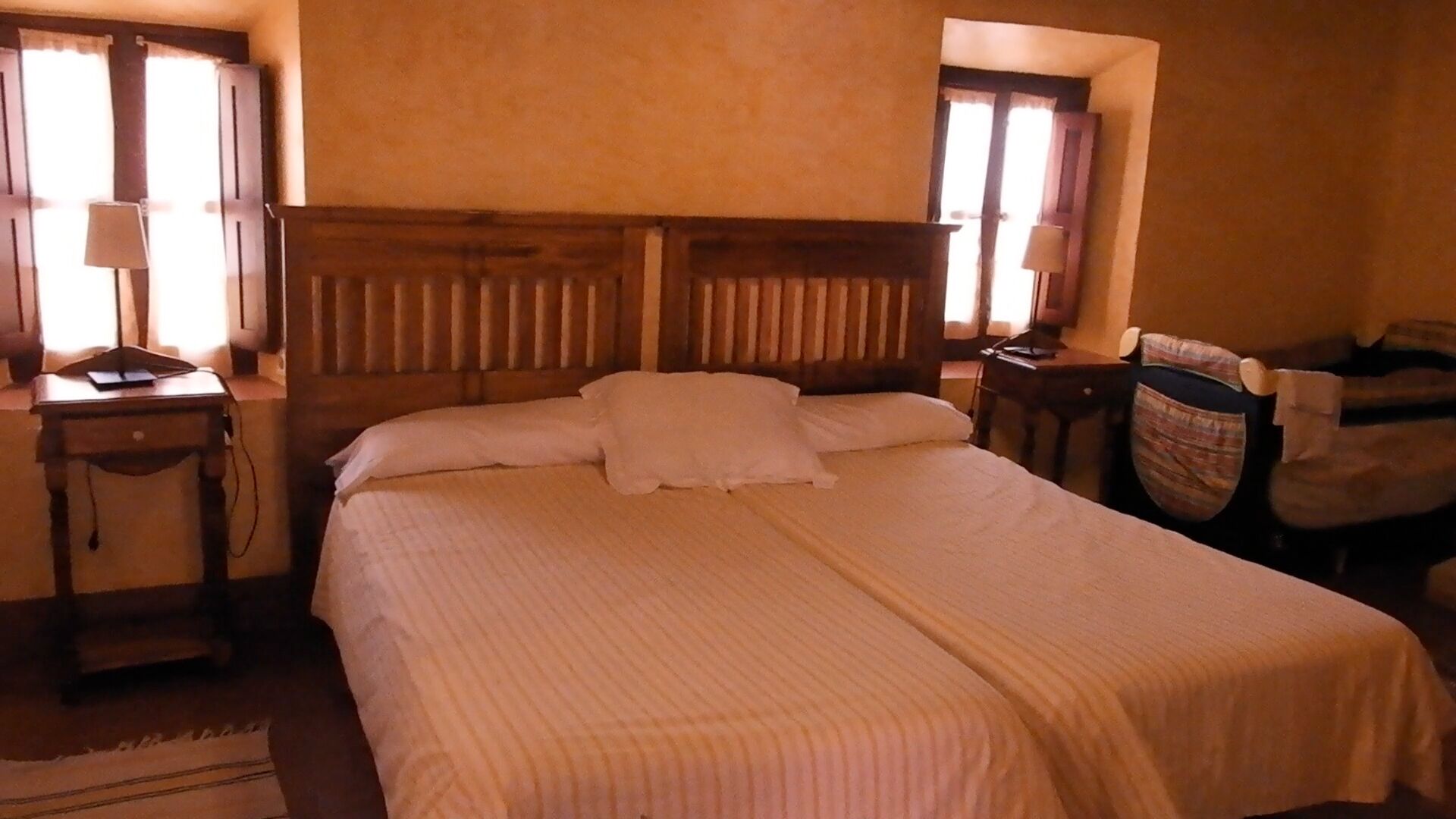 5 bedrooms, iron/ironing board, bed sheets