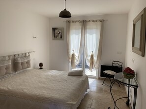 3 chambres, fer et planche à repasser, Wi-Fi gratuit, draps fournis