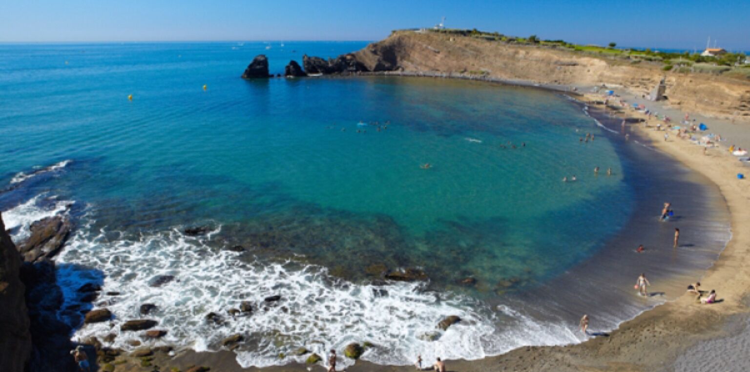 靠近海滩、沙滩椅