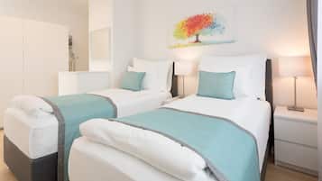 2 bedrooms, in-room safe, desk, iron/ironing board