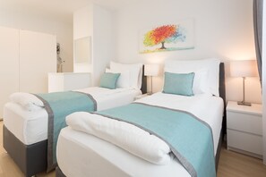 2 Schlafzimmer, Zimmersafe, Schreibtisch, Bügeleisen/Bügelbrett