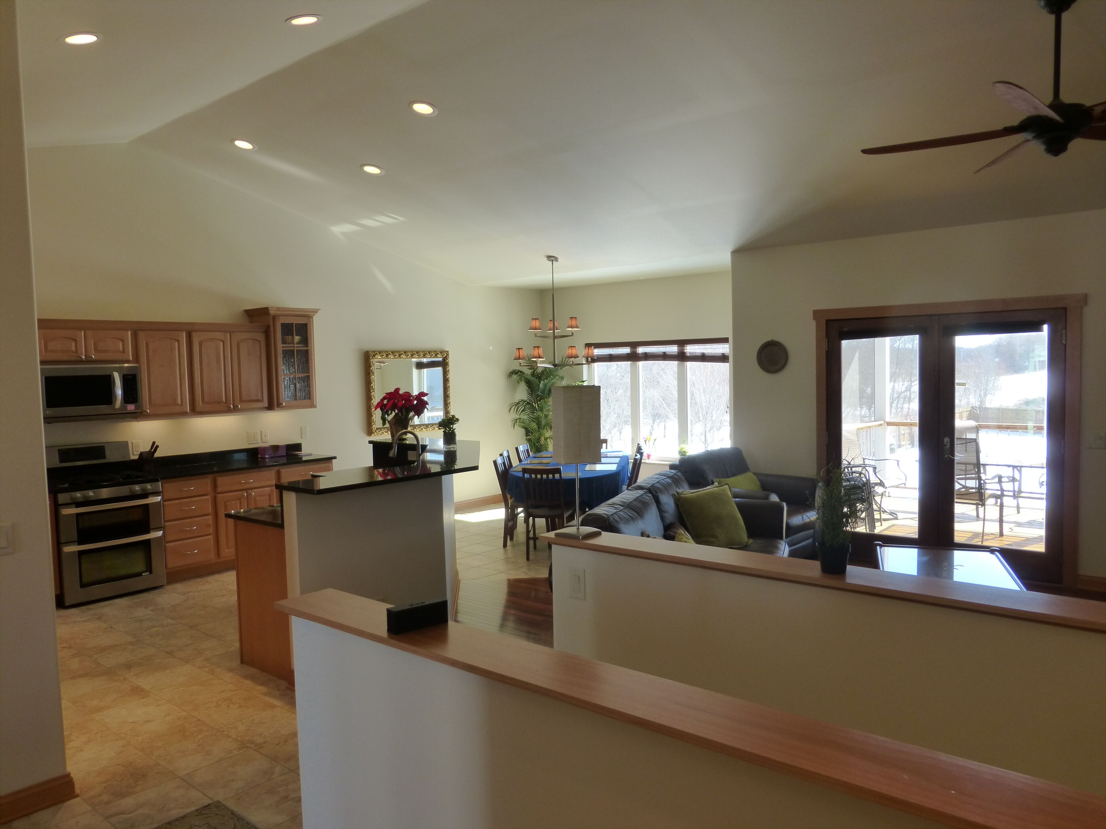 電視、壁爐、DVD 播放機