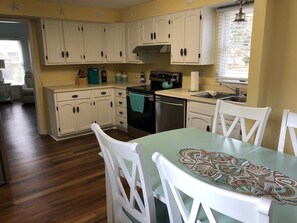 Microwave, oven, dishwasher, coffee/tea maker