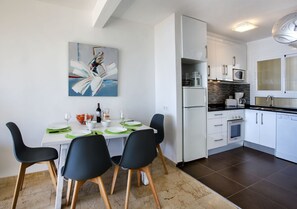 ثلاجة، ميكروويف، فرن، غسالة أطباق