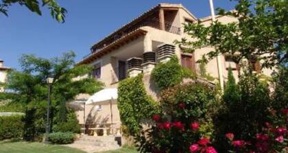 huis met zwembad, tuin, jacuzzi in Sierra de Guara, in de buurt van de Aragonese Pyreneeën