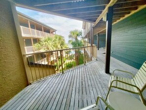 Terrace/patio - Popular beachside condo for six (Gulf Shores)