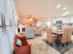 TV - Popular beachside condo for six (Gulf Shores)