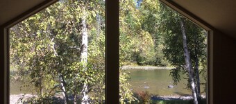 Elegant Montana Home 3 BR w/ Sauna & Hot Tub - Premier Fishing Spot + Privacy