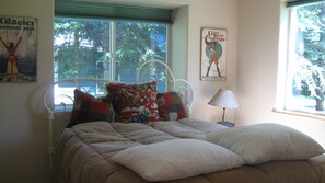 3 bedrooms, desk, iron/ironing board, free WiFi