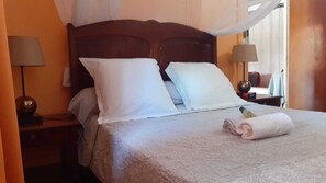2 Schlafzimmer, Schreibtisch, Bügeleisen/Bügelbrett, kostenloses WLAN