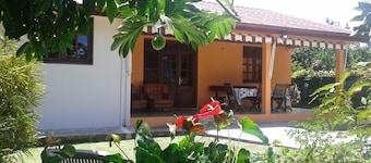 F3 furnished villa in Saint-Joseph, Martinique + car