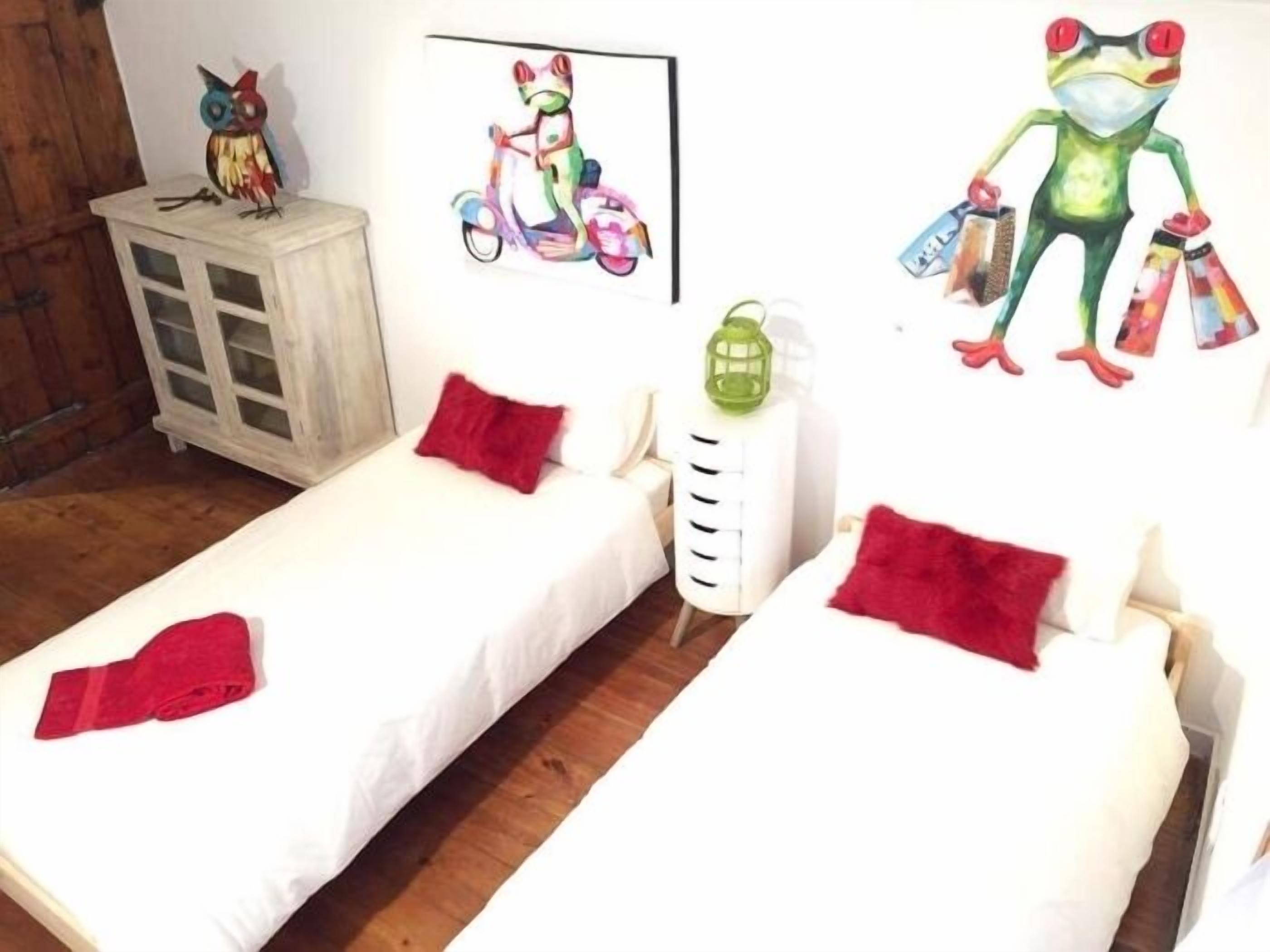 2 habitaciones, tabla de planchar con plancha, internet y ropa de cama 