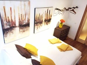2 chambres, fer et planche à repasser, accès Internet, draps fournis