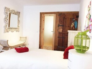 2 chambres, fer et planche à repasser, accès Internet, draps fournis