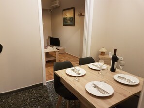 Dining - Katehaki Metro  Flat (Athens)