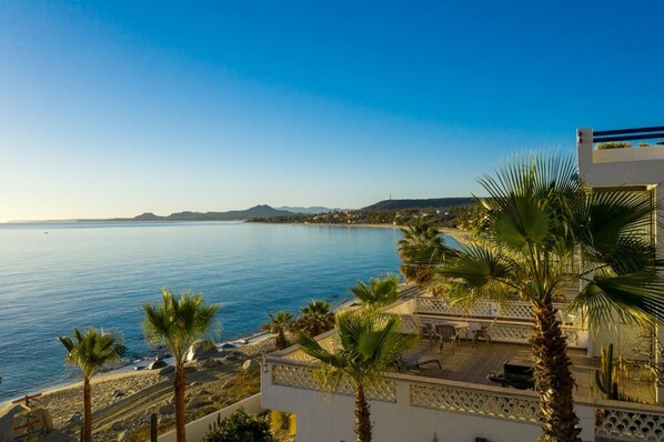 Property grounds - Tranquil and Relaxing Beachfront Condo with Exceptional Views! (Los Barriles)
