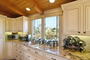 Interior - Ocean View 4bd, 3 ba home with pool/spa in Cardiff by the Sea-10 day minimum. (Encinitas)