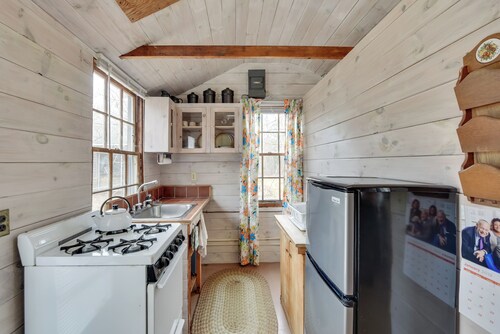 Cozy Vineyard Haven Cottage < 1 Mi to Beach!