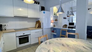Fridge, microwave, oven, dishwasher - PIVERD DEL GOLF 13 (Pals)