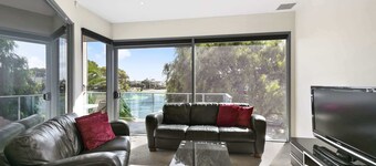 Bell St Apartments I Walk to everything in Torquay
