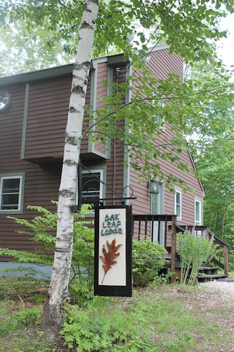 Contemporary Family Lodge, 1/2 mile to Lake!