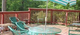 Contemporary Family Lodge, 1/2 mile to Lake!