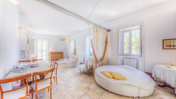 2 Schlafzimmer, BĂŒgeleisen/BĂŒgelbrett, WLAN, BettwĂ€sche