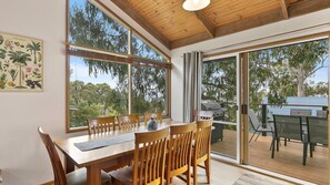 Dining - Ocean's Course - Pets Welcome (Lorne)