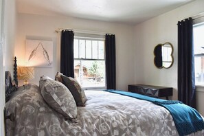 2 bedrooms, WiFi - Bluebird Day - Star Cottage (Bend)