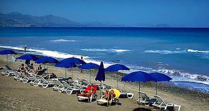 2 makuuhuonetta Moderni huoneisto SEA, Wi-Fi, ilmastointi, terassi,