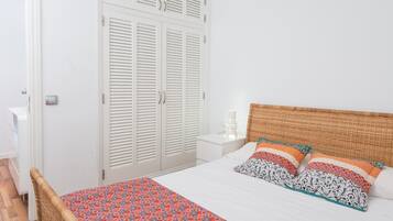 2 chambres, fer et planche à repasser, Wi-Fi gratuit, draps fournis