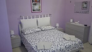 2 bedrooms, iron/ironing board, WiFi, bed sheets - House on the sea Brucoli home overlooking the sea (Brucoli)