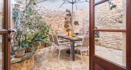 CAN VALLORI - Nice house with interior terrace in Sencelles. Free WiFi