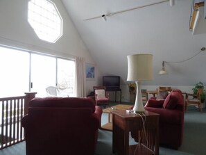 TV, DVD player, stereo - Oceanfront Carriage House Apt. w/ Spectacular Views (York)