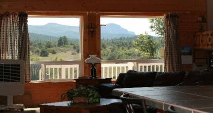 Belle cabane en rondins dans le pittoresque Chama, Nouveau-Mexique