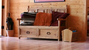 Interior - Beautiful log-sided cabin in scenic Chama, New Mexico (Chama)