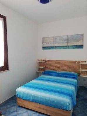 2 slaapkamers, een strijkplank/strijkijzer, reisbedje, gratis wifi