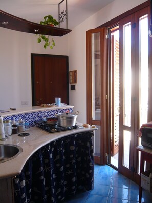 Fridge, oven, stovetop, coffee/tea maker - Beautiful apartment with terrace - San Vito lo Capo (San Vito lo Capo)