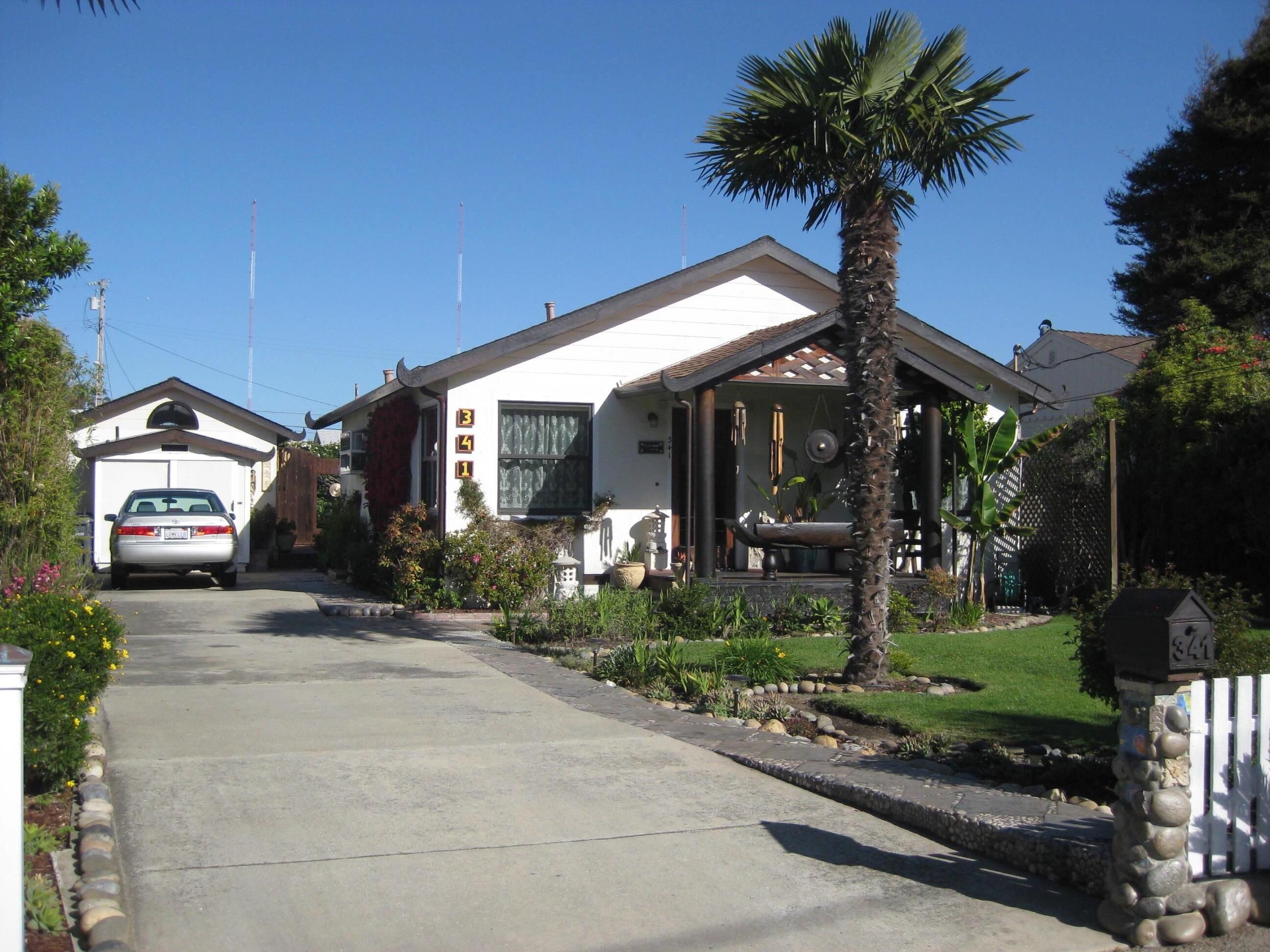 Executive Beach Retreat~ (1-2 people) July 2022