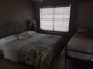 3 bedrooms, free WiFi, bed sheets - Patterson Place is cozy and has Beautiful Waterfront (McQueeney)