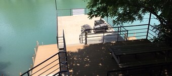 Patterson Place is cozy and has Beautiful Waterfront