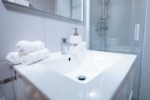 Free toiletries, hair dryer, towels - Bonito estudio de 35 m2 equipado con todo lo que necesita para tener una estancia muy cómoda en Madrid, incluyendo WiFi rápido, televisión por cable, cama doble y cocina totalmente equipada. (Madrid)