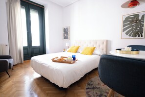 1 bedroom, iron/ironing board, free WiFi, bed sheets - Bonito estudio de 35 m2 equipado con todo lo que necesita para tener una estancia muy cómoda en Madrid, incluyendo WiFi rápido, televisión por cable, cama doble y cocina totalmente equipada. (Madrid)