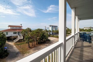 Property grounds - 3BR w/Ocean Views and bonus space on the West End~Ollie's Folly (Folly Beach)