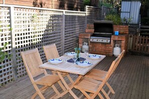Outdoor dining - Berthon Beach House I Walk to the beach and shops! (Aireys Inlet)