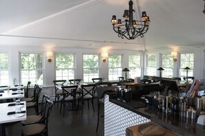 Restaurant - Shelter Harbor Inn (Westerly)