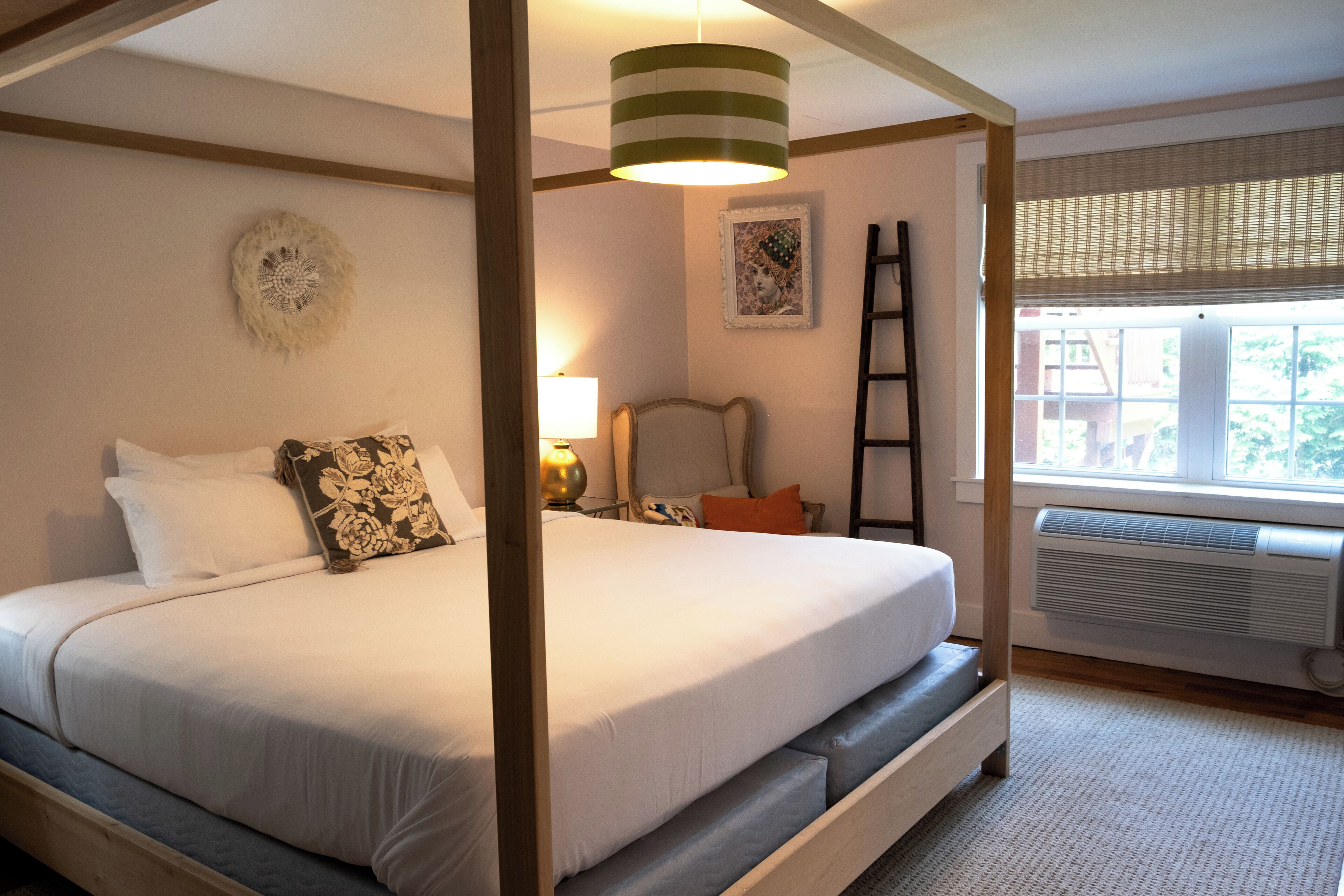 basic room, 1 king bed | 1 bedroom, individually decorated, individually furnished, free wifi