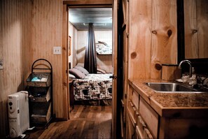 Iron/ironing board, free WiFi, bed sheets - Cabin on Collier creek!! In Caddo Gap  (Norman)